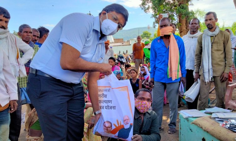 अपर कलेक्टर ने अन्न उत्सव का लिया जायजा  ग्रामीणों से राशन वितरण के संबंध में ली जानकारी  उज्जवला योजना केवाईसी कार्य में प्रगति लाने के दिए निर्देश