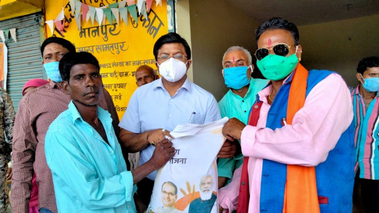 अपर कलेक्टर ने अन्न उत्सव का लिया जायजा  ग्रामीणों से राशन वितरण के संबंध में ली जानकारी  उज्जवला योजना केवाईसी कार्य में प्रगति लाने के दिए निर्देश